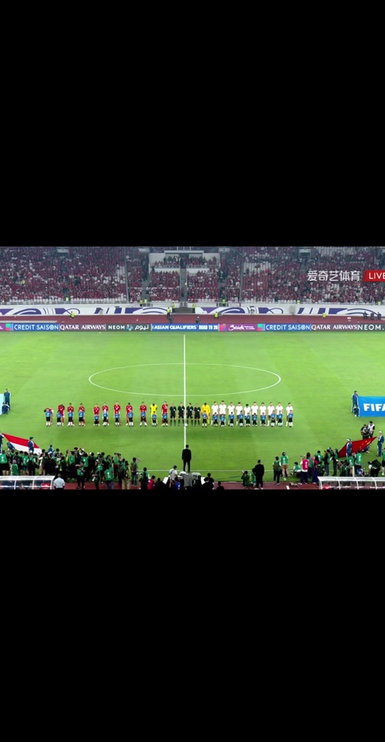 观众沸腾热情,为球队激情呐喊 观众沸腾热情,为球队激情呐喊