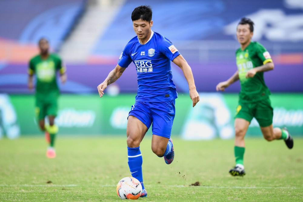 雷火电竞app-广州恒大奋力上攻，持续领跑冠军之路