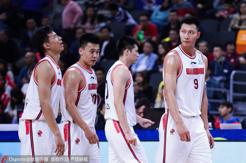 雷火电竞亚洲先驱-新疆队碾压浙江队，王哲林刷新纪录