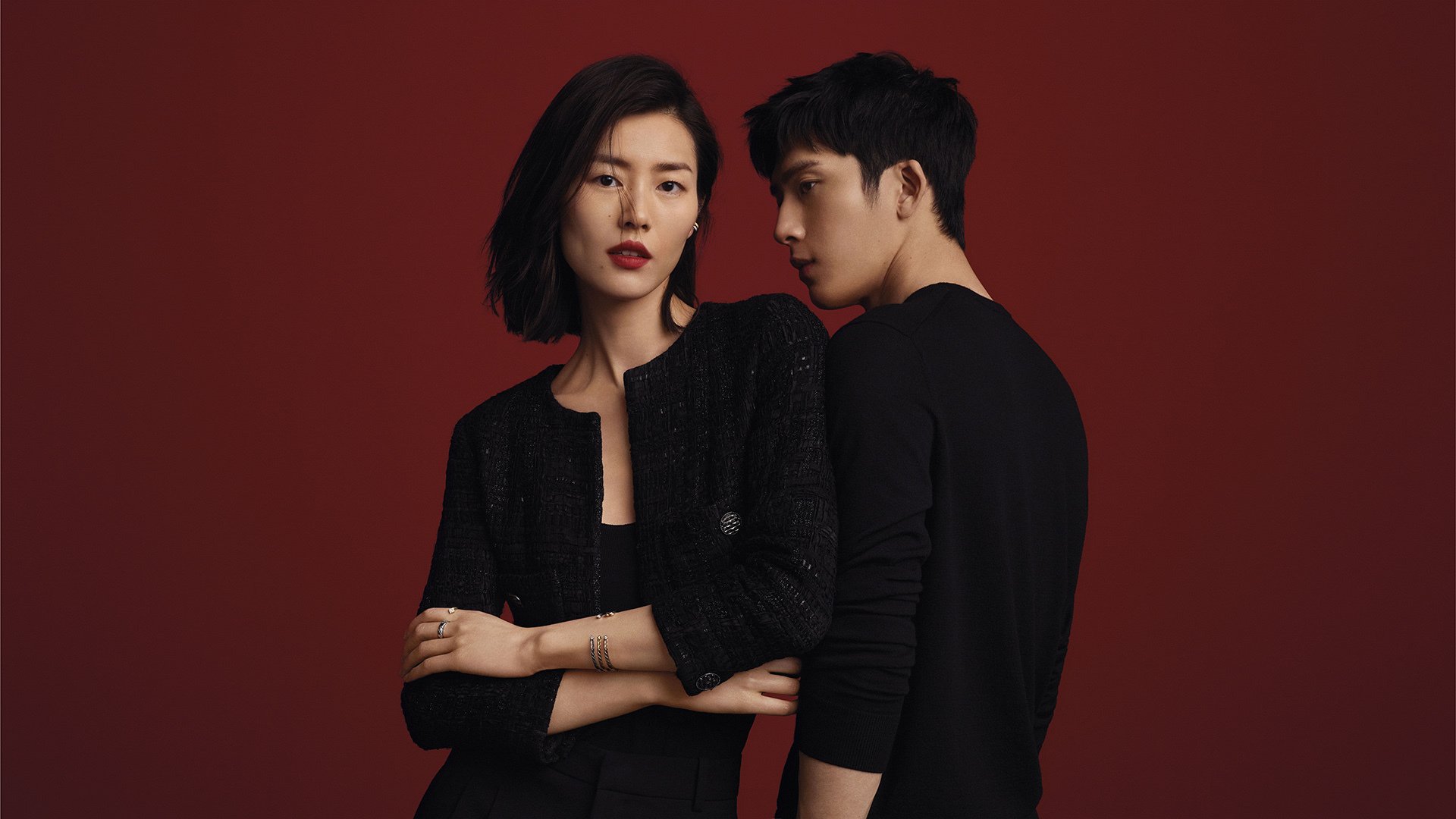 钢铁与草坪的对决，F1争冠烽烟下的足球逆袭序章