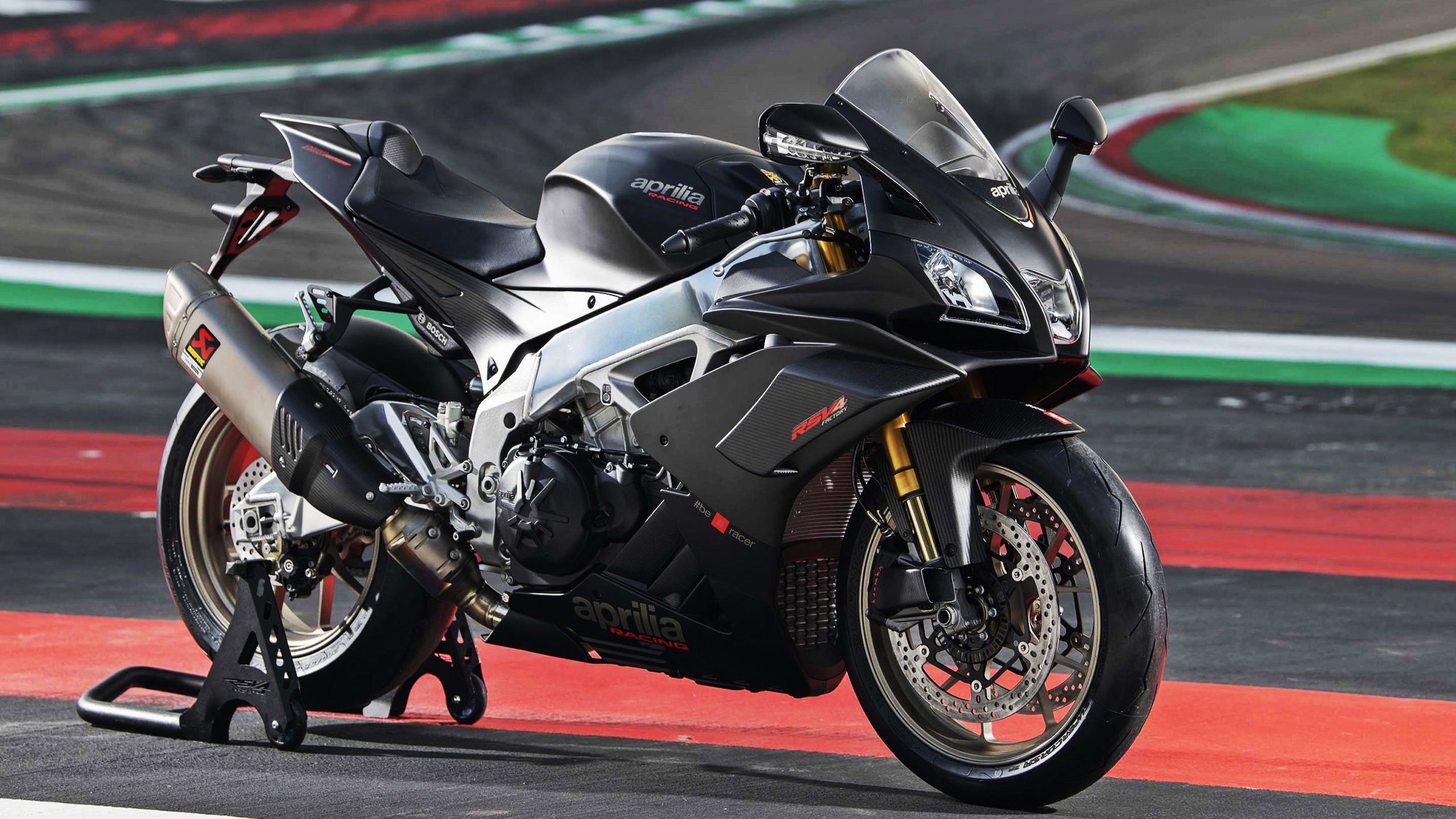 血统、荣耀与铁壁,当姆巴佩的姓氏响彻阿尔及利亚之夜