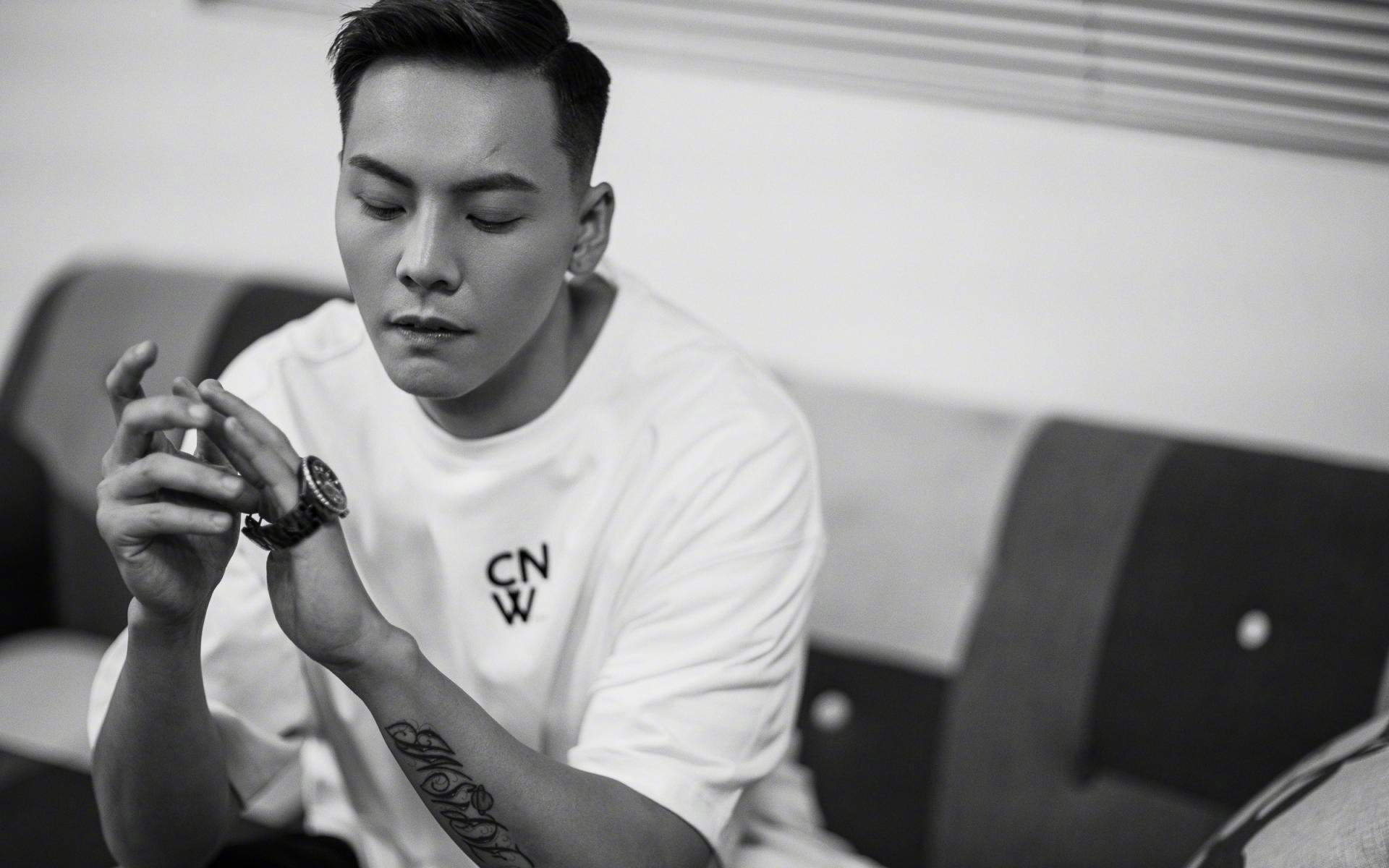 雷火电竞简介-卡塔尔的黄昏，当乌兹别克斯坦的坚韧击碎南美之魂—2026世界杯E组冷门夜，罗德里戈的孤勇与白狼的咆哮